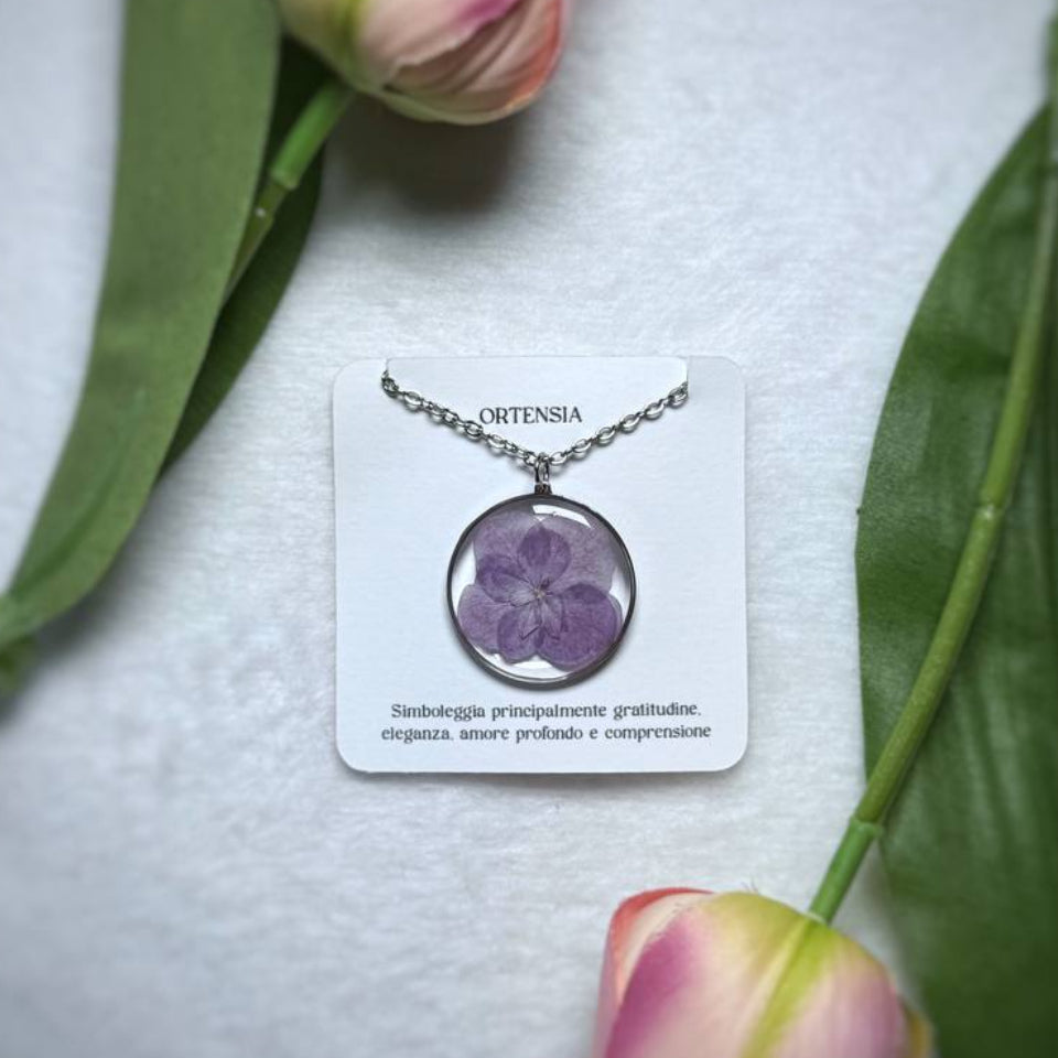 Collana con Ortensia Viola in resina con montatura in acciaio inossidabile
