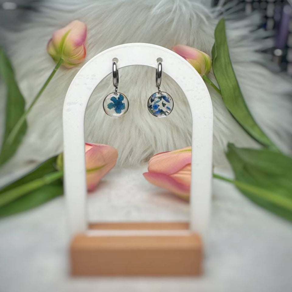 Orecchini pendenti in acciaio inossidabile argento con Narciso Selvatico blu e Erica Calluna "Picasso Blue"