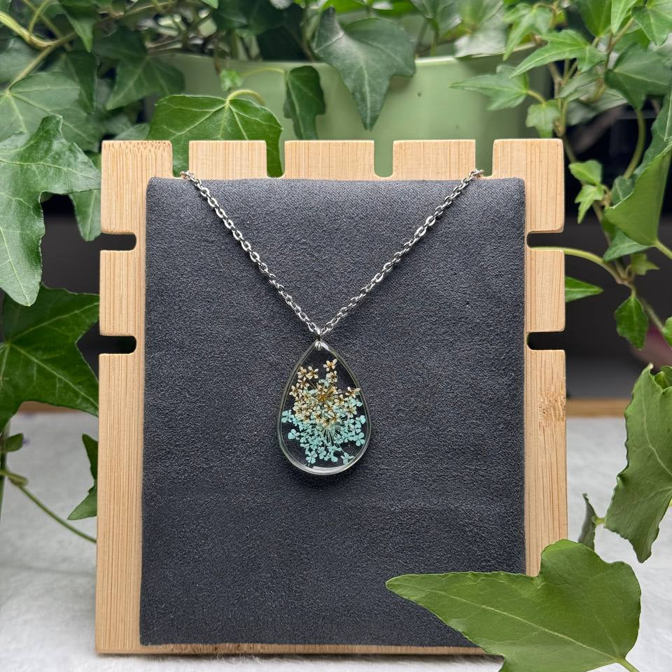 Collana a forma di goccia con Pizzo della Regina Anna in resina con montatura in acciaio inossidabile