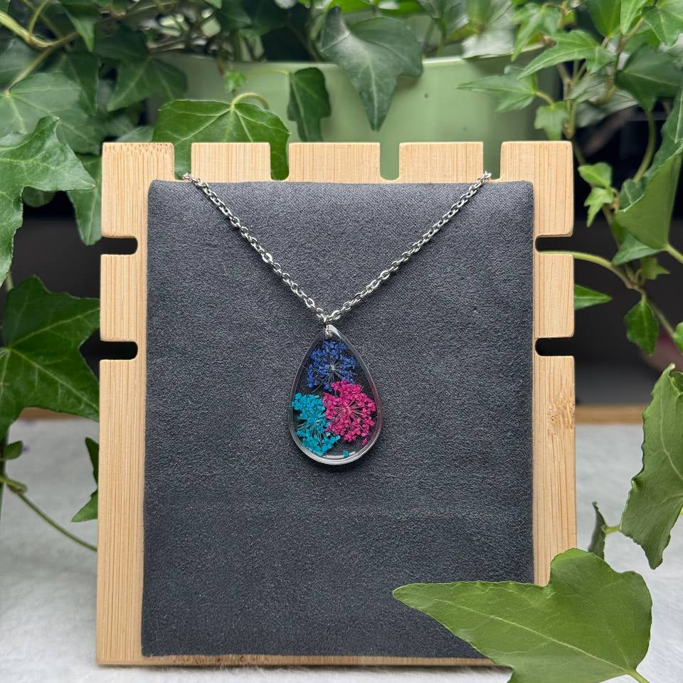 Collana a forma di goccia con Pizzo della Regina Anna in resina con montatura in acciaio inossidabile