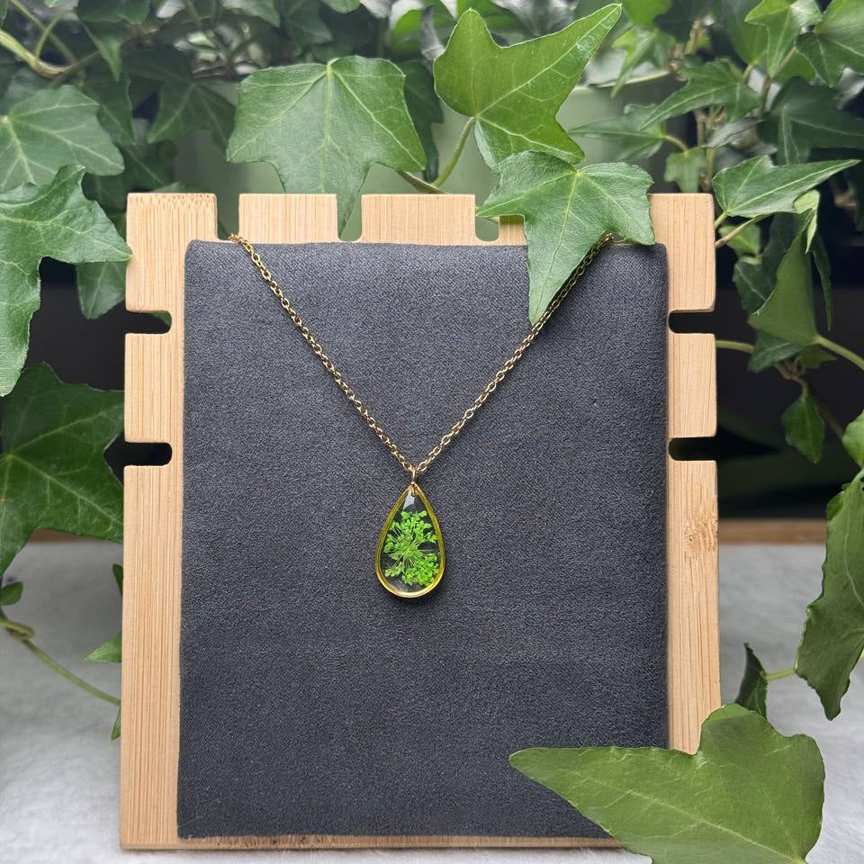 Collana in acciaio inossidabile e ciondolo a goccia con Pizzo della Regina Anna Verde