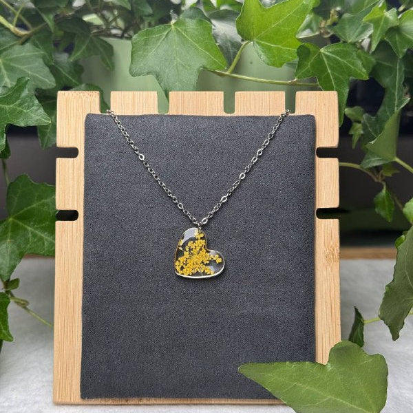 Collana in acciaio inossidabile e ciondolo a cuore con Pizzo della Regina Anna Giallo